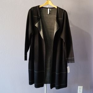 NY Woman's Collection Long Blazer. Blk & White